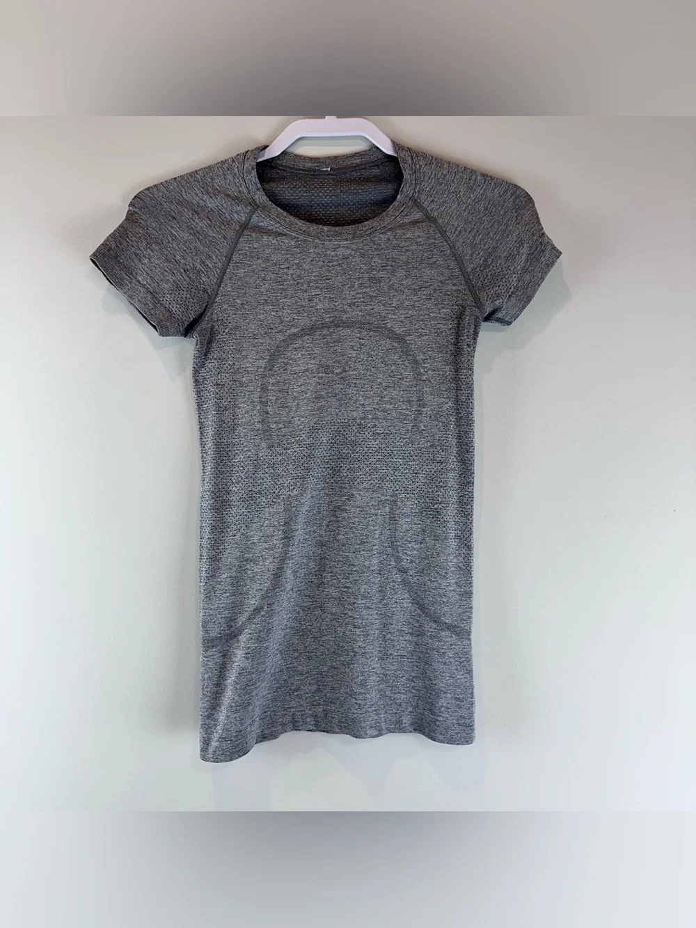 Lululemon Heathered Gray Athletic Swiftly Tech Short Sleeve Shirt Size 2
